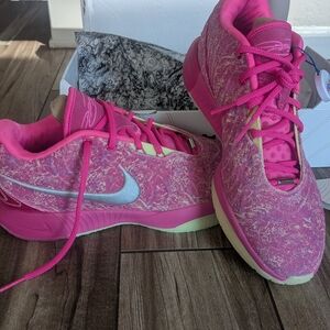 Nike Men's Vibrant Pink and Silver Athletic Shoes